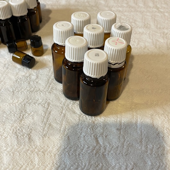 25 Young Living EMPTY Essential Oil Bottles 15 ml 5 ml and smaller - Picture 7 of 7